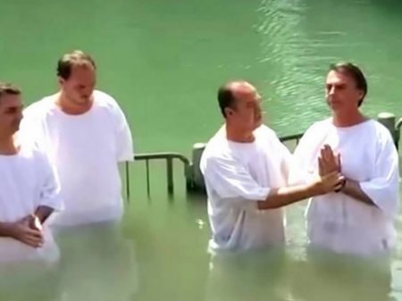 Bolsonaro exibe truculência com prisão do pastor que o batizou e afastamento de Witzel