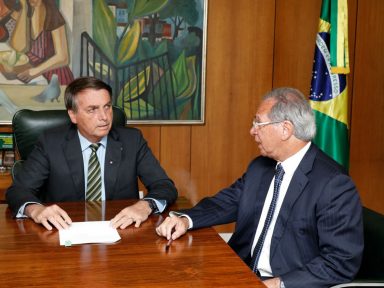 Guedes não comparece a evento de Bolsonaro e cresce rumor de sua fritura