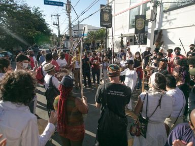 Capoeiristas protestam em solidariedade a mestre Nenê, agredido por PMs