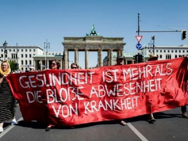 Aloprados se aglomeram em Berlim para exigir ‘direito’ de se contaminar