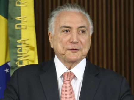 Processado por corrupção, Temer é indicado por Bolsonaro para chefiar missão