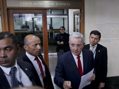 Corte da Colômbia solicita ao Senado que suspenda mandato de Uribe