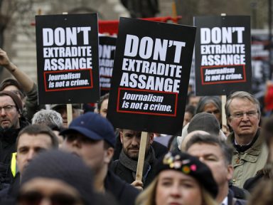 Assange está sem contato com familiares e advogados desde março