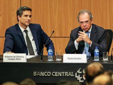 Guedes desvia 325 bi do BC para engordar bancos