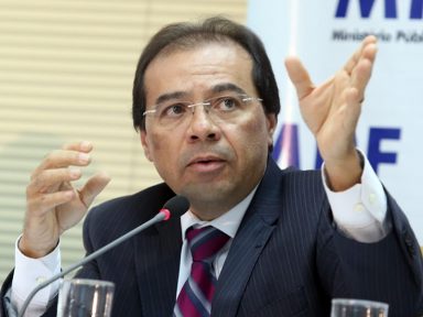 Nicolao Dino diz que agressão de Aras ao MP visa obstruir o combate à corrupção