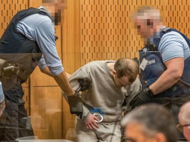 Fascista que massacrou 51 em mesquita pega prisão perpétua na Nova Zelândia