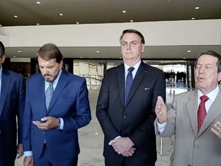 Bolsonaro prestes a sancionar PL que perdoa R$ 1 bilhão de dívidas de igrejas