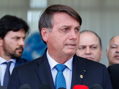 Derrotado no Congresso, Bolsonaro tenta novo assalto ao Fundeb