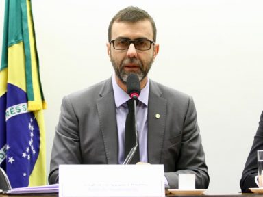 Abaixo-assinado de artistas pede que Freixo reconsidere e se candidate a prefeito