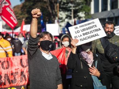 Uruguaios fazem greve geral contra cortes na Educação, Saúde e programas de moradia