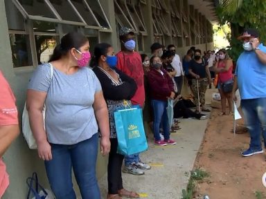 Sem segurança contra coronavírus, INSS não reabre e causa filas em agências