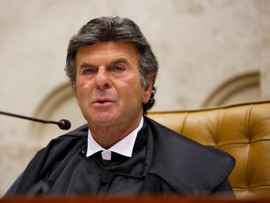 Fux enquadra líder de Bolsonaro, que defendeu desrespeito às decisões do STF