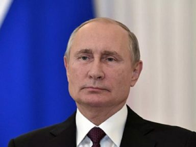 Putin fala a alunos da importância da ciência e dos heróis na defesa da pátria