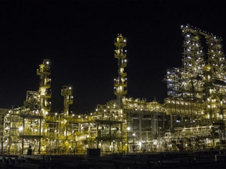 Direção da Petrobrás segue leiloando refinarias