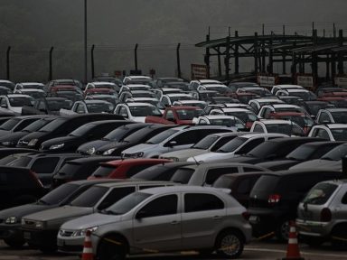 Produção e vendas de veículos caem em fevereiro