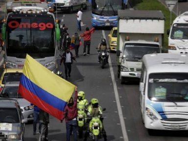 Carreatas de colombianos repudiam massacres e ataque de Duque a direitos trabalhistas
