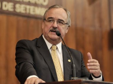 Nove deputados gaúchos que votaram pela emenda das igrejas mudam de posição