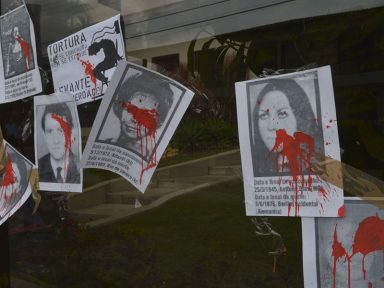 Mourão fere o decoro do cargo ao reverenciar Ustra, aponta a Comissão Arns