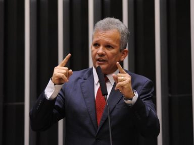 Figueiredo: “Correios são referência e não um produto a ser entregue à iniciativa privada”
