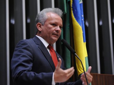 André Figueiredo rebate Mattar sobre privatização dos Correios: ‘Picaretagem’