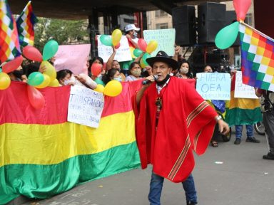Bolivianos no Brasil exigem respeito ao voto, condenam golpistas e fraude da OEA