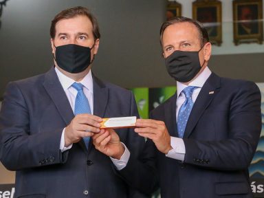 Doria e Maia defendem independência da Anvisa frente às pressões de Bolsonaro