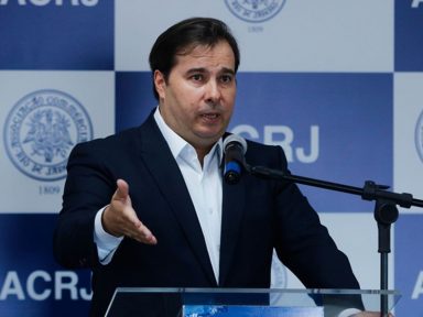“Salles não destrói só o meio ambiente, mas também o próprio governo”, diz Maia