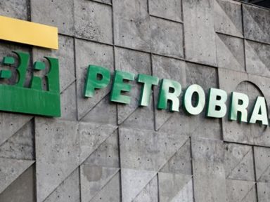Sindicato entra com ação na Justiça contra venda de campos da Petrobrás