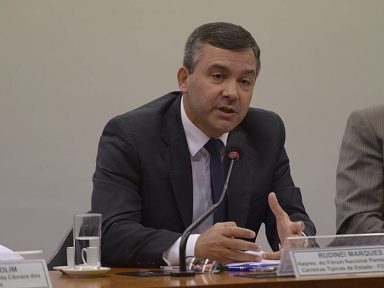 Fórum aciona STJ contra Guedes por restrição de dados sobre reforma administrativa