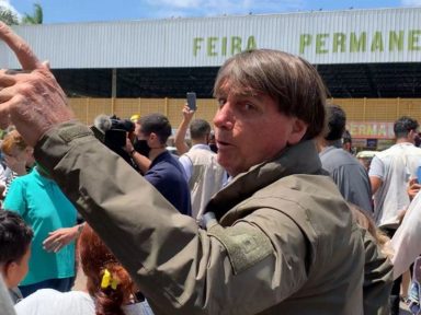 Bolsonaro se irrita e destrata cidadão que reclamou da alta do arroz