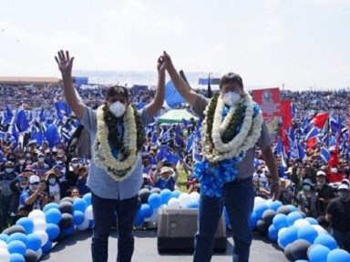 Arce encerra campanha em El Alto propondo retomar “democracia com dignidade”