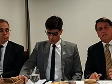 Bolsonaro recua e não divulga lista de países que importariam madeira ilegal