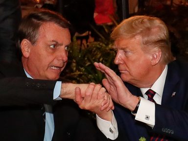 “Pólvora” de Bolsonaro não é contra os EUA, é para bajular Trump contra Biden