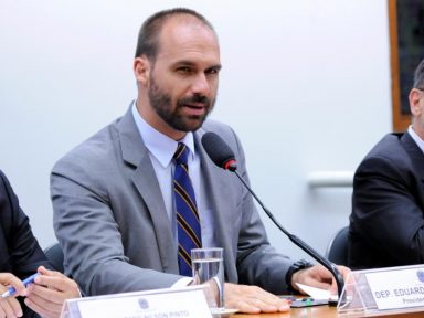 Deputados propõem tirar Eduardo Bolsonaro da Presidência de Comissão por ataques à China