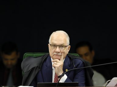 Fachin nega recurso de Lula para sustar ação do triplex em análise no STJ