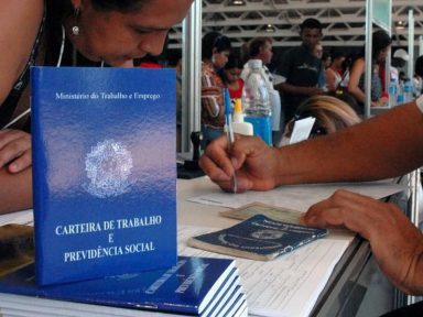 Pedidos de seguro-desemprego crescem 3,6% no ano