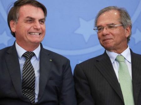 Bolsonaro chantageia para continuar auxílio