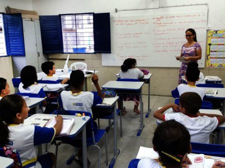 Bolsonaro arrocha gasto com educação básica