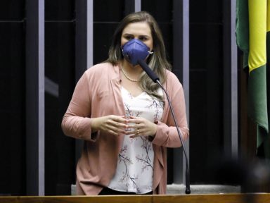 Juiz notifica Marília Arraes em ação por  improbidade  no caso das assessoras fantasmas