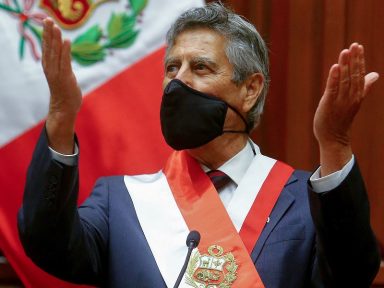Sagasti assume presidência e promete a peruanos enfrentar crise e estabilidade