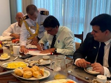 Agarrado a Bolsonaro, Engler não sai do lugar e Kalil dispara em BH