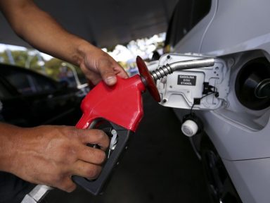 Preços médios da gasolina e do diesel recuam