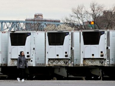 Mortos por Covid em NY estão, há meses, em caminhões-frigorífico
