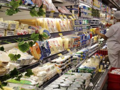 Com alimentos e aluguel nas alturas, governo mantém salário mínimo sem aumento real em 2021