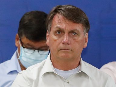 Bolsonaro indulta pela segunda vez policiais criminosos condenados