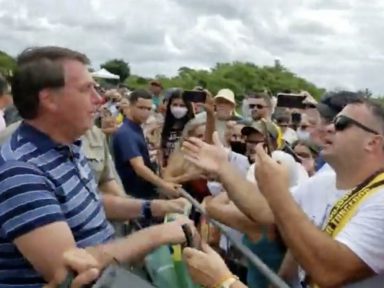 Bolsonaro recomenda o vírus aos brasileiros, ao invés da vacina