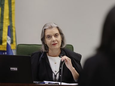 Ministra cobra de Bolsonaro e Salles dados urgentes sobre o desmatamento