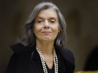 Ministra do STF dá 24 horas para Abin e GSI explicarem relatórios a favor de Flávio