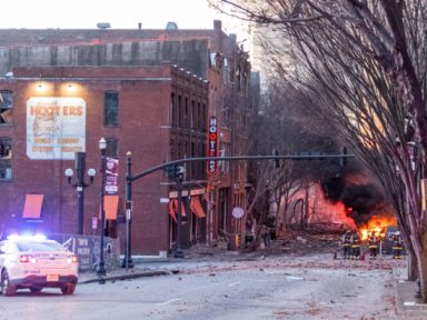 EUA: explosão de trailer-bomba abala o Natal de Nashville