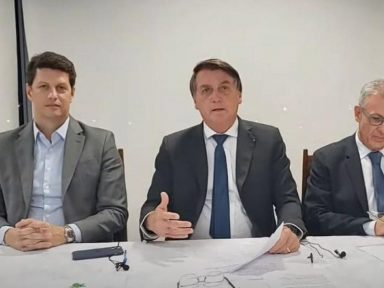 Após anunciar taxa extra na conta, Bolsonaro diz que população deve apagar a luz